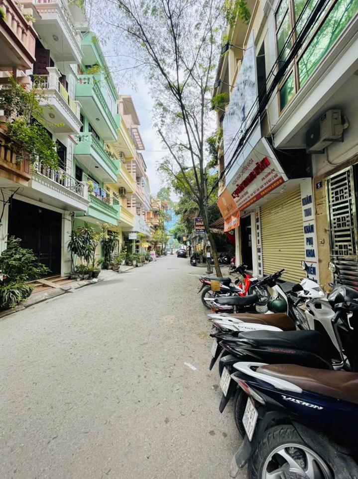 Cho thuê nhà ngõ 125 Trung Kính,  Diện tích 55m2 x 6 tầng có Thang Máy