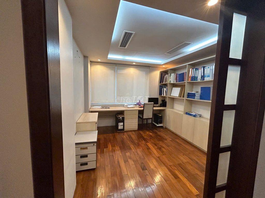 Cho thuê nhà  KĐT Dịch Vọng - 250M2 x 4 Tầng 1 Hầm, Lô góc , hè rộng