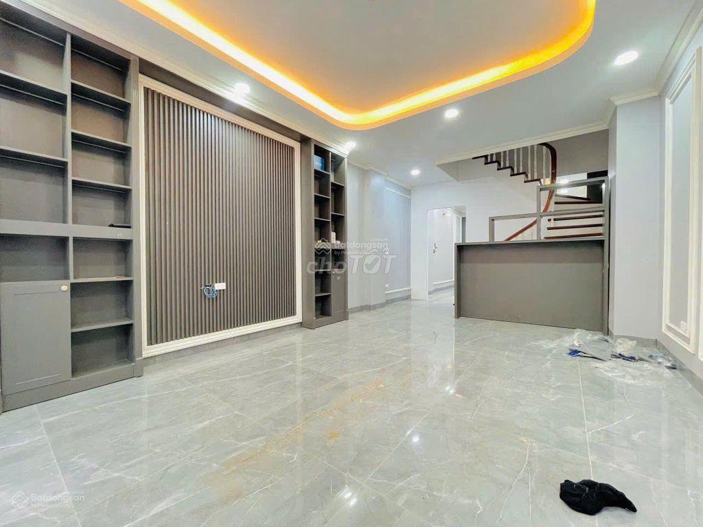 Cho Thuê Nhà Ngõ 122 Trung Hòa - 100M x 5 Tầng - Kinh Doanh /Văn Phòng
