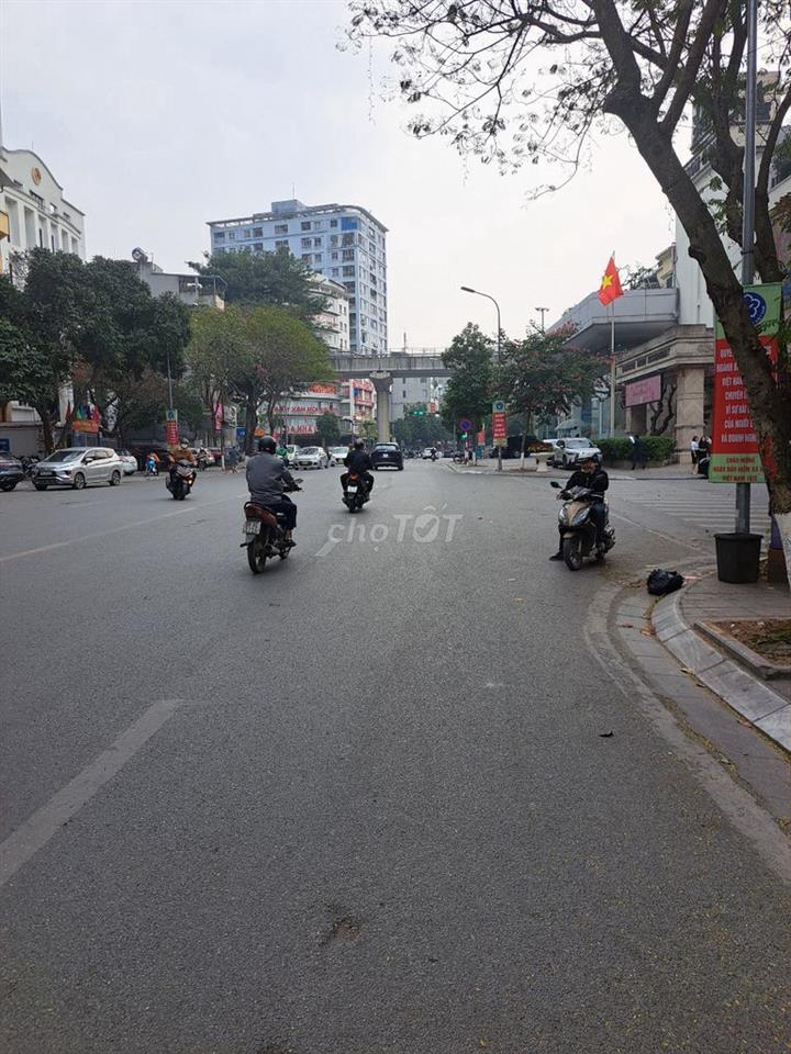 Nhà mặt phố Trần Đăng Ninh- Dt 70M x 7 Tầng 1 hầm xây thông, Thang máy