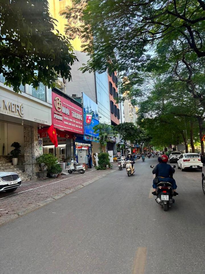 Nhà  mặt phố Nguyễn Khang , Dt 40m2 x 3 tầng kinh doanh mọi loại hình