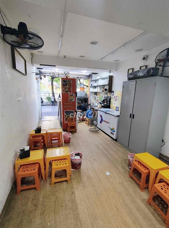 Nhà  mặt phố Nguyễn Khang , Dt 40m2 x 3 tầng kinh doanh mọi loại hình