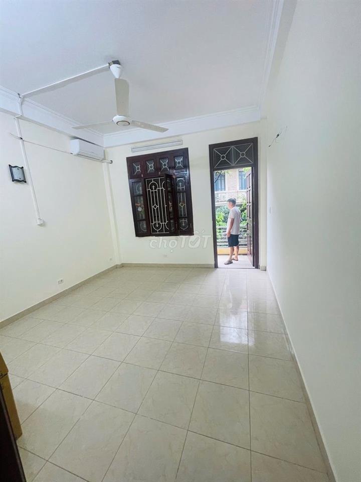 Nhà ngõ 2 Trung Kính, Dt 48m2 x 5 tầng , đường trước nhà rộng để ô tô