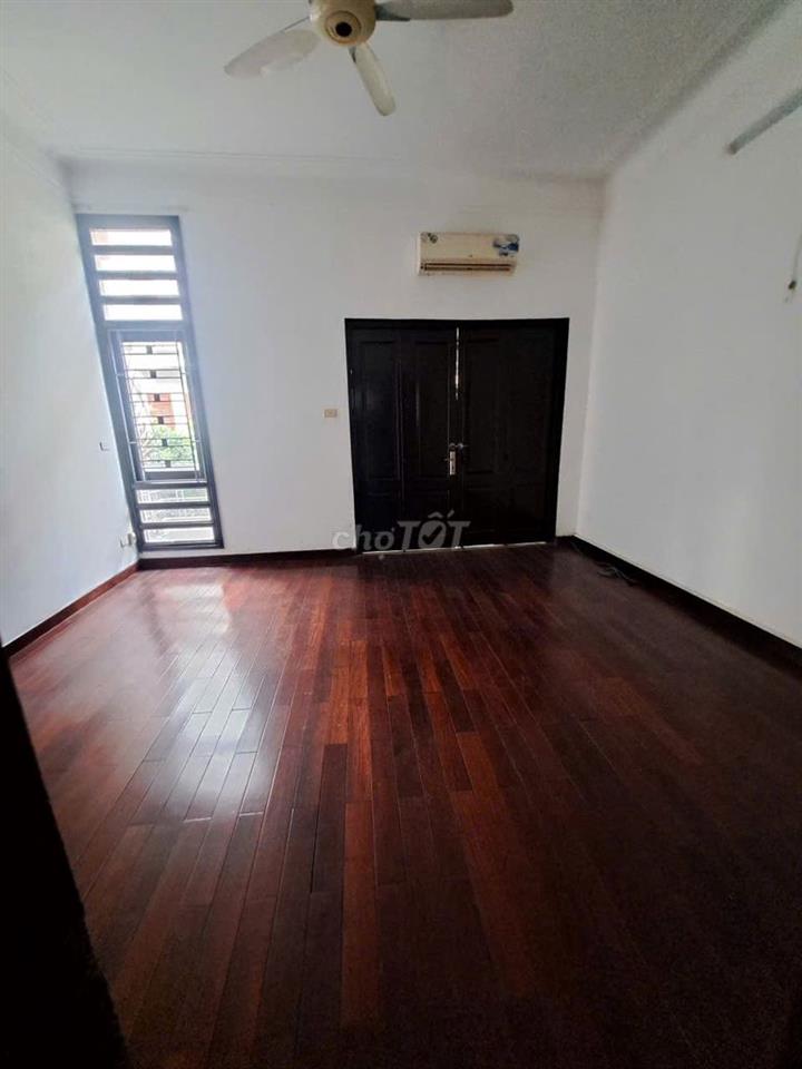 Cho thuê nhà ngõ 40 Trung Kính - DT 70m2 x 5 tầng đường rộng có hè