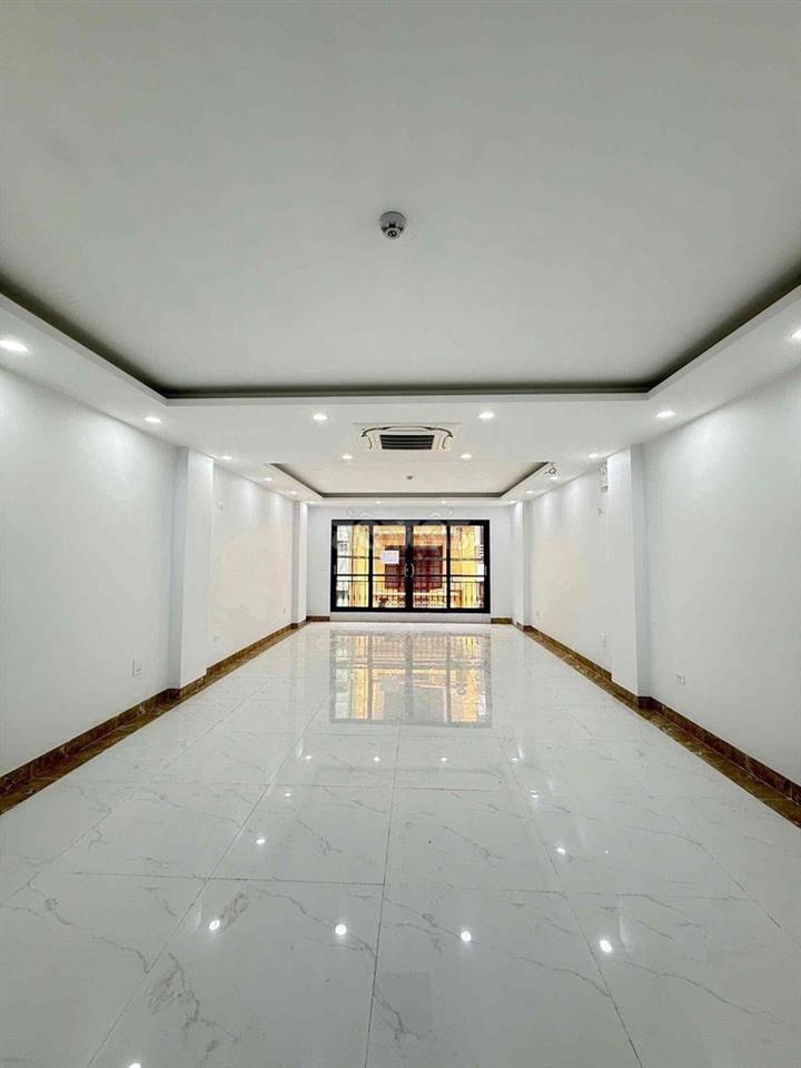 Nhà mới ngõ 80 Trung Kính - DT 75M x 4 Tầng 1 Hầm Thông sàn, Thang Máy
