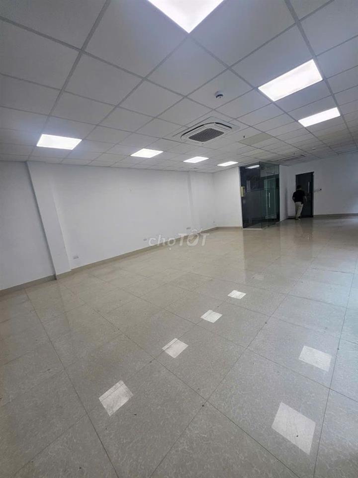 Cho thuê văn phòng 65m2, thiết kế thông sàn, 02 mặt thoáng