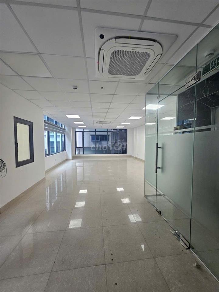 Cho thuê văn phòng 65m2, thiết kế thông sàn, 02 mặt thoáng