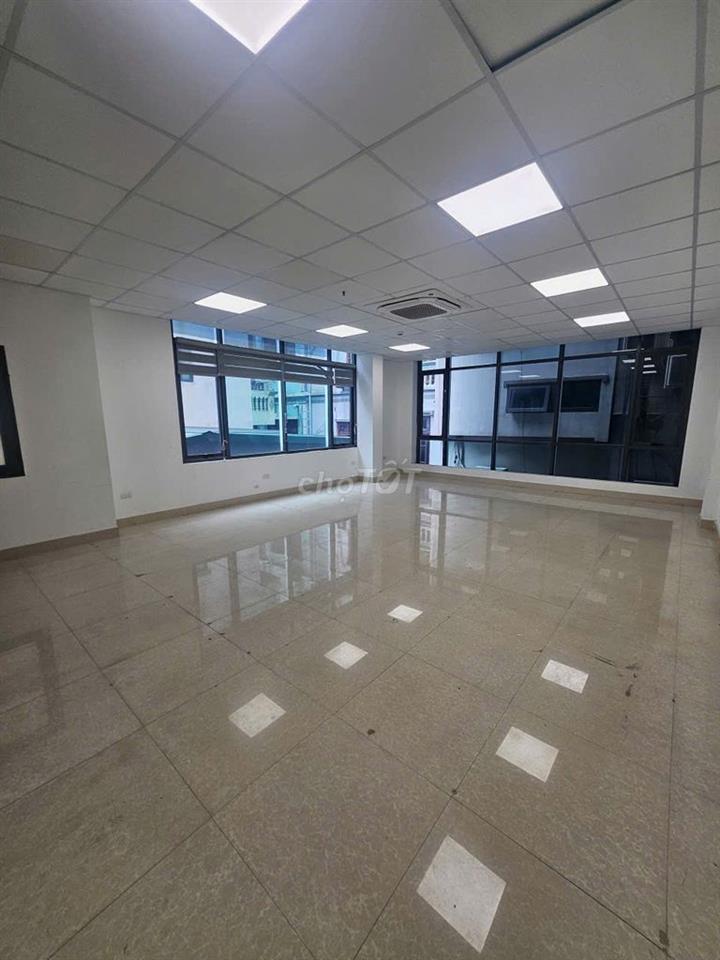 Cho thuê văn phòng 65m2, thiết kế thông sàn, 02 mặt thoáng