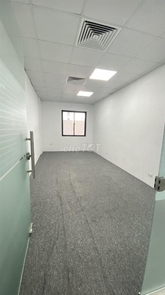 Cho thuê văn phòng cực đẹp Dt 25m2, vuông vắn, không dính cột