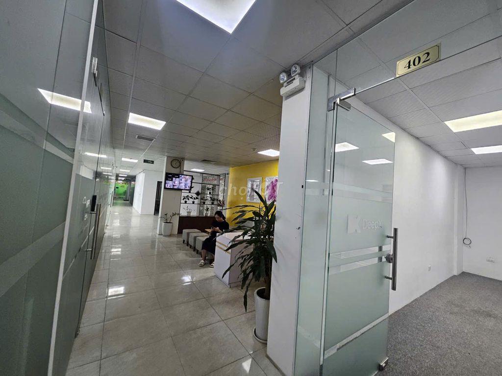 Cho thuê văn phòng cực đẹp Dt 25m2, vuông vắn, không dính cột