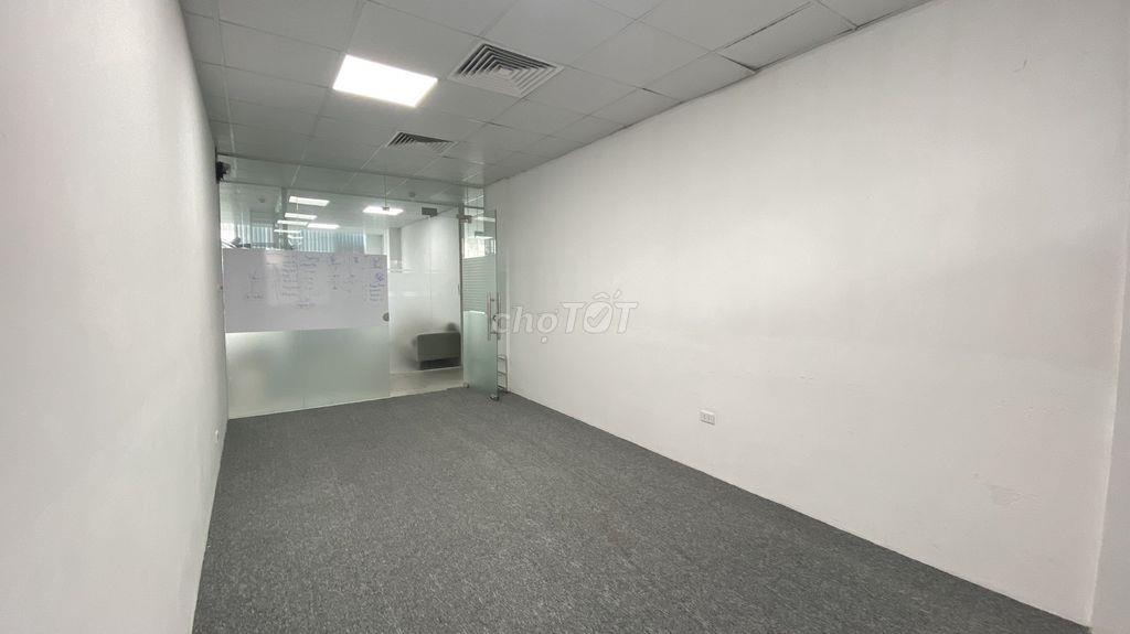 Cho thuê văn phòng cực đẹp Dt 25m2, vuông vắn, không dính cột