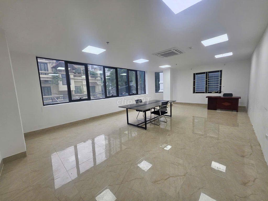 Cho thuê văn phòng dt 55m2, phòng vuông vắn, lô góc, cực thoáng