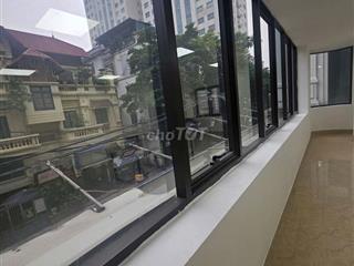Cho thuê văn phòng dt 55m2, phòng vuông vắn, lô góc, cực thoáng