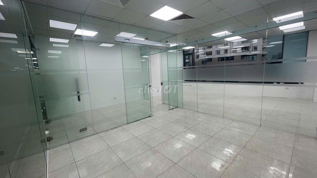 Chính chủ cho thuê văn phòng dt 110m2, mặt tiền 15m cực thoáng