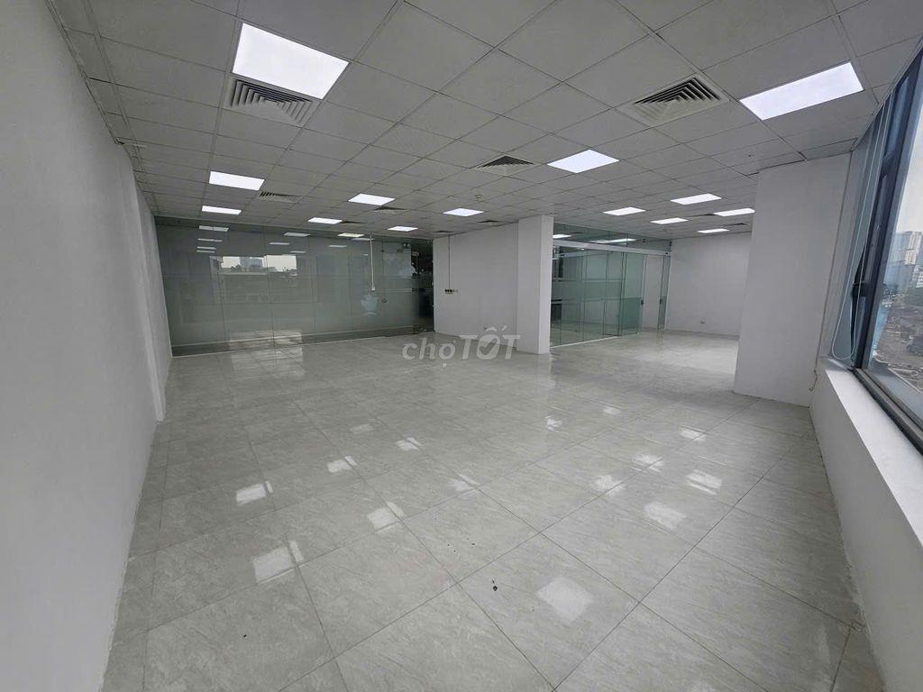 Chính chủ cho thuê văn phòng dt 110m2, mặt tiền 15m cực thoáng