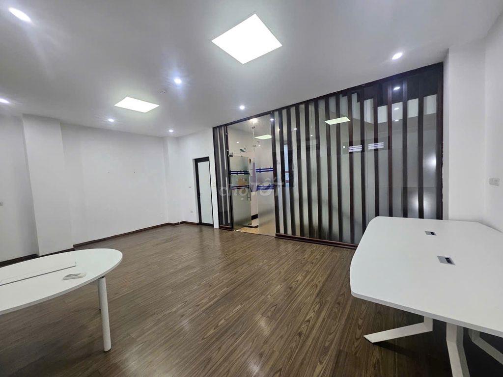 Chính chủ cho thuê văn phòng vuông vắn cực đẹp giá chỉ 8 triệu/tháng