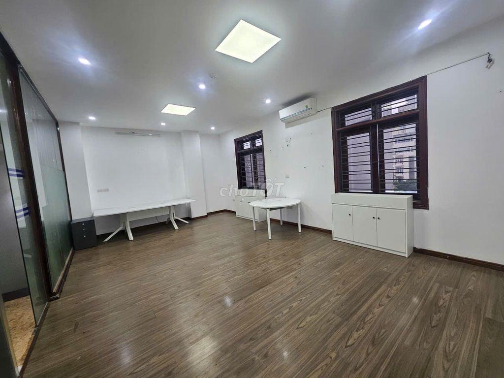 Chính chủ cho thuê văn phòng vuông vắn cực đẹp giá chỉ 8 triệu/tháng