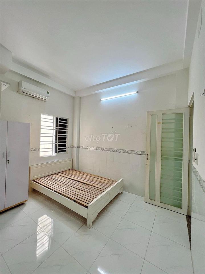 khép kín,điều hòa, nóng lạnh,giường,tủ  2,5tr-2,8tr ngõ 942 láng