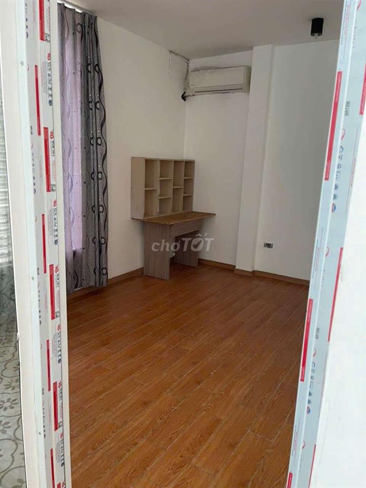 CHO THUÊ CĂN HỘ 80m²,TẦNG 3, 2 PHÒNG NGỦ, GẦN TRƯỜNG HỌC, BẾN XE BUÝT