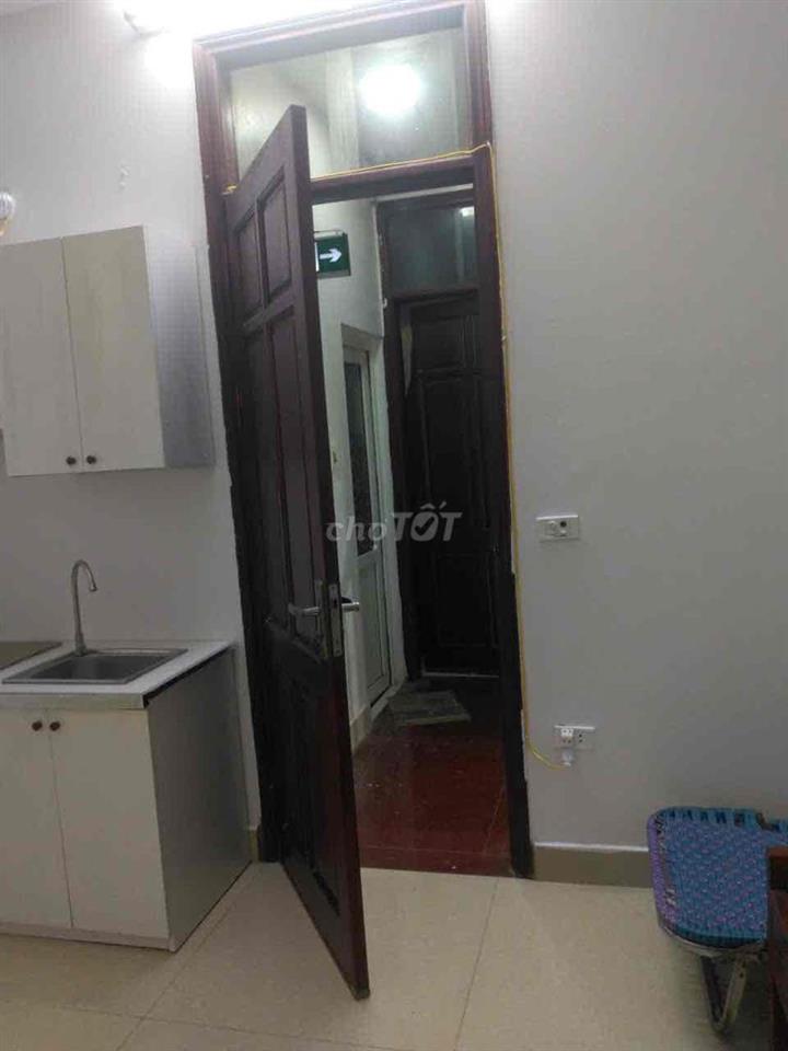 Cho thuê phòng trọ 28m2 ngay ngã tư Cầu giấy nội thất đầy đủ mới tinh