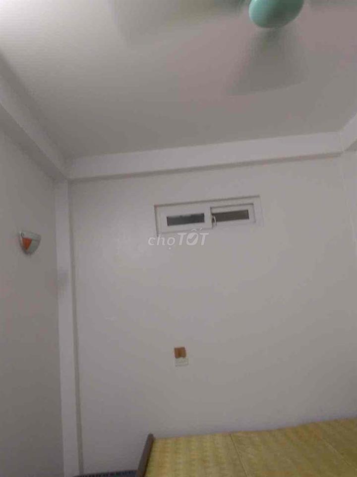 Cho thuê phòng trọ 28m2 ngay ngã tư Cầu giấy nội thất đầy đủ mới tinh