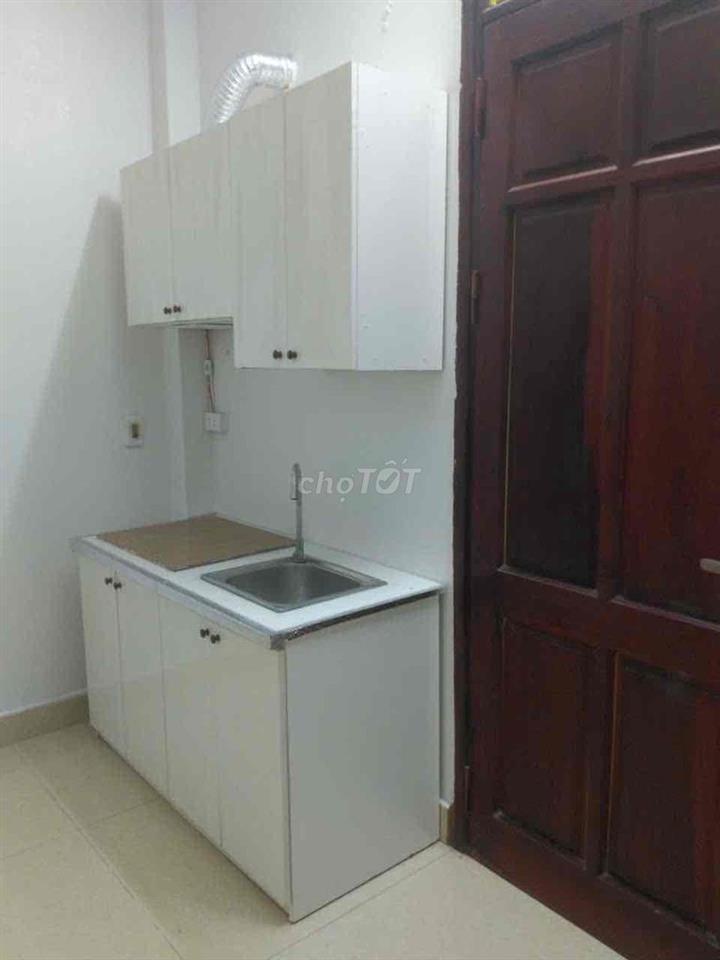 Cho thuê phòng trọ 28m2 ngay ngã tư Cầu giấy nội thất đầy đủ mới tinh