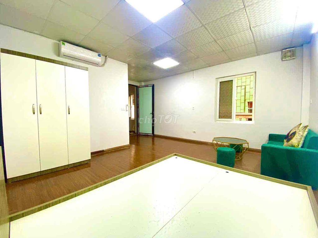 CCMN ở số L1 Ngõ 210 HQV, có cửa sổ, ngõ oto đậu