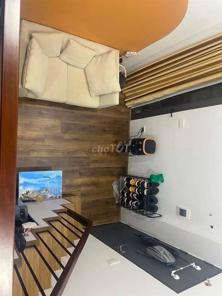 P601 đủ đồ có ban công và gác xép