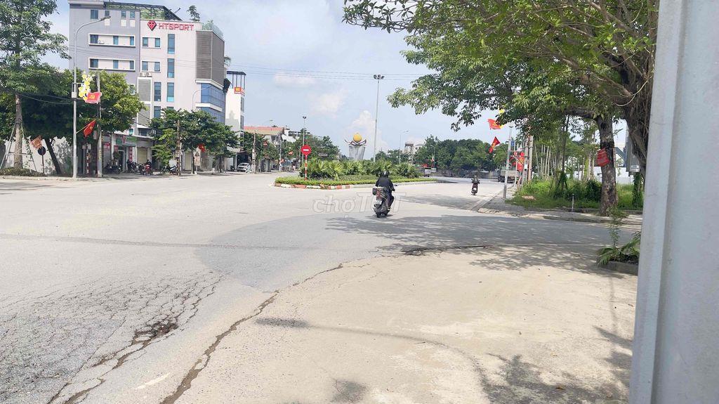 Bán Gấp 95m2 , Trục chính đường Lê Hữu Tựu, Mặt đường kinh doanh