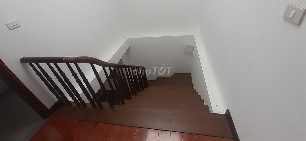 Cho thuê nhà ở mới xây ,2 tầng ,200m2 ,sân vườn rộng ,an ninh tốt