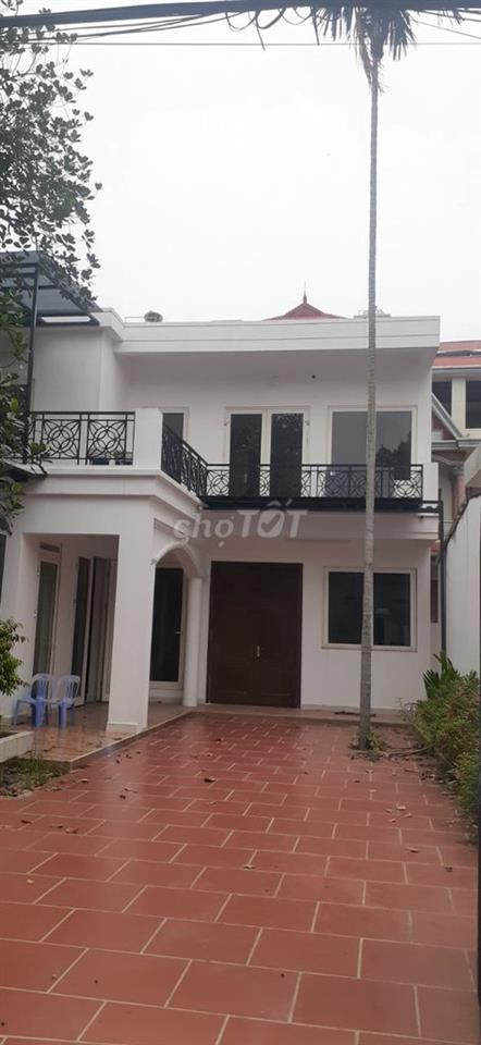 Cho thuê nhà ở mới xây ,2 tầng ,200m2 ,sân vườn rộng ,an ninh tốt