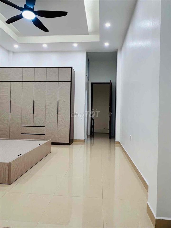 Nhà đẹp 7 tầng phố Thịnh Hào giá rẻ bất ngờ