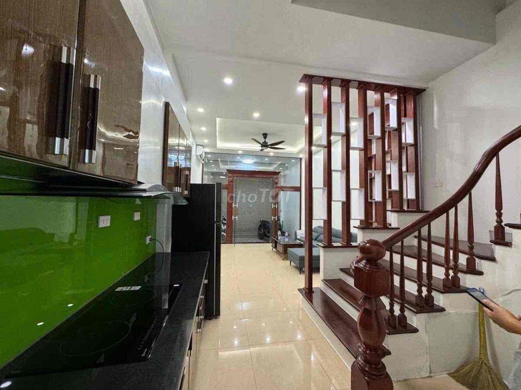 Nhà đẹp 7 tầng phố Thịnh Hào giá rẻ bất ngờ