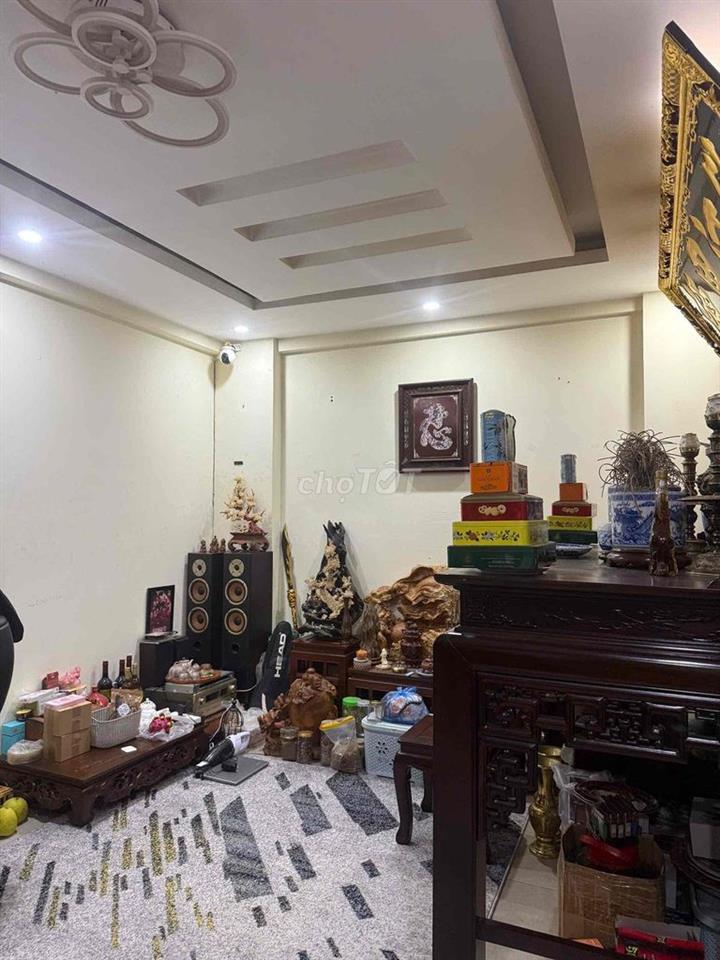 Nhà cc Kim Liên-Phạm Ngọc Thạch, Đống Đa. DT: 80m, T5. Giá 8,8 tỷ