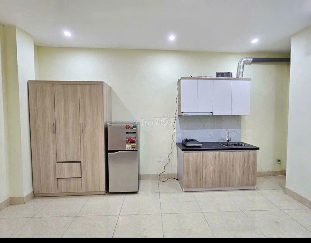 Cho thuê căn hộ tầng 3, DT 28m2 kép kín, full đồ, ô tô đỗ cửa, 4,5tr