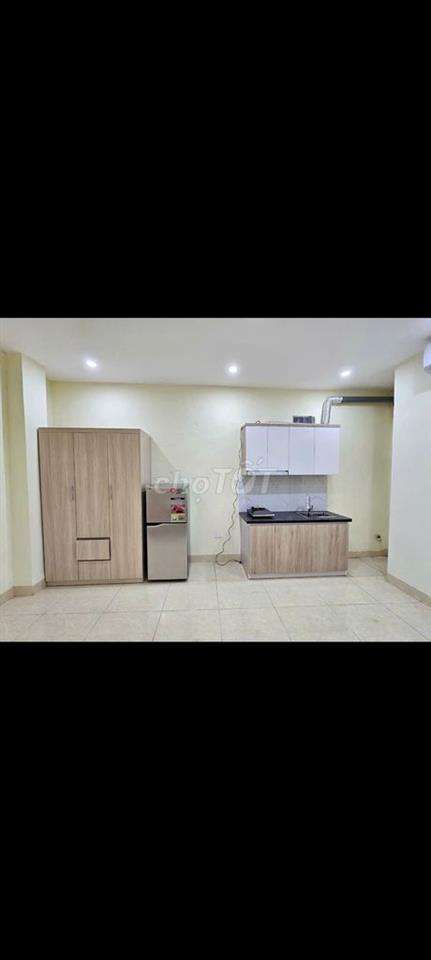 Cho thuê căn hộ tầng 3, DT 28m2 kép kín, full đồ, ô tô đỗ cửa, 4,5tr