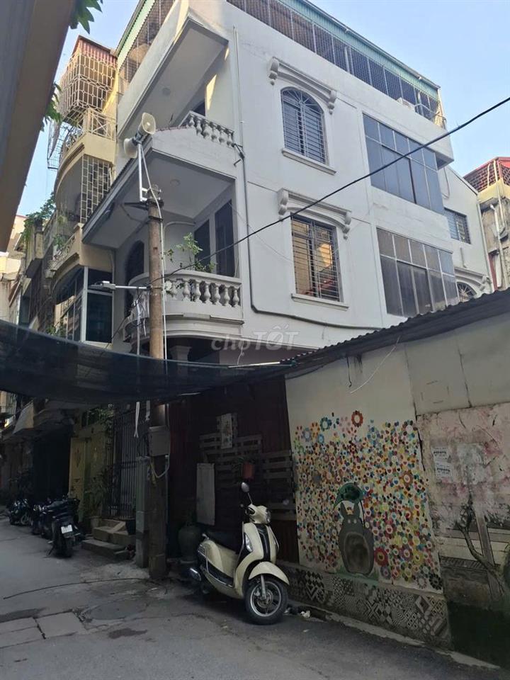 Cho thuê nhà 60 m2 x 3 tầng phố Đội Cấn, ô tô đỗ cửa, 10 tr/ tháng