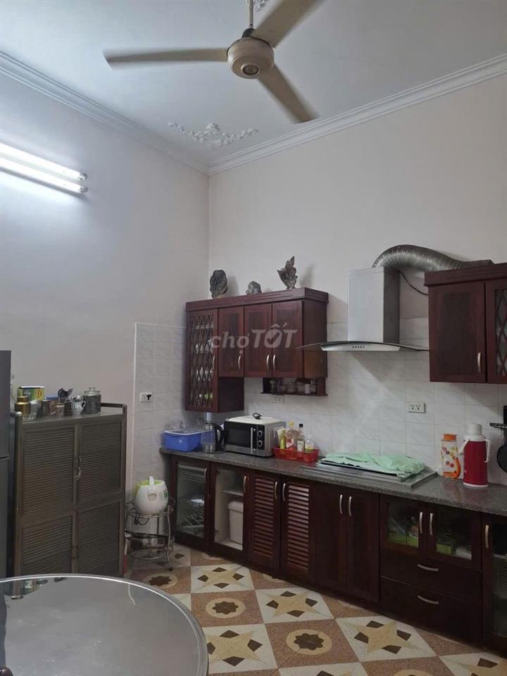 Cho thuê nhà 60 m2 x 3 tầng phố Đội Cấn, ô tô đỗ cửa, 10 tr/ tháng