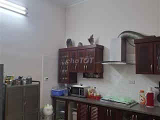 Cho thuê nhà 60 m2 x 3 tầng phố Đội Cấn, ô tô đỗ cửa, 10 tr/ tháng