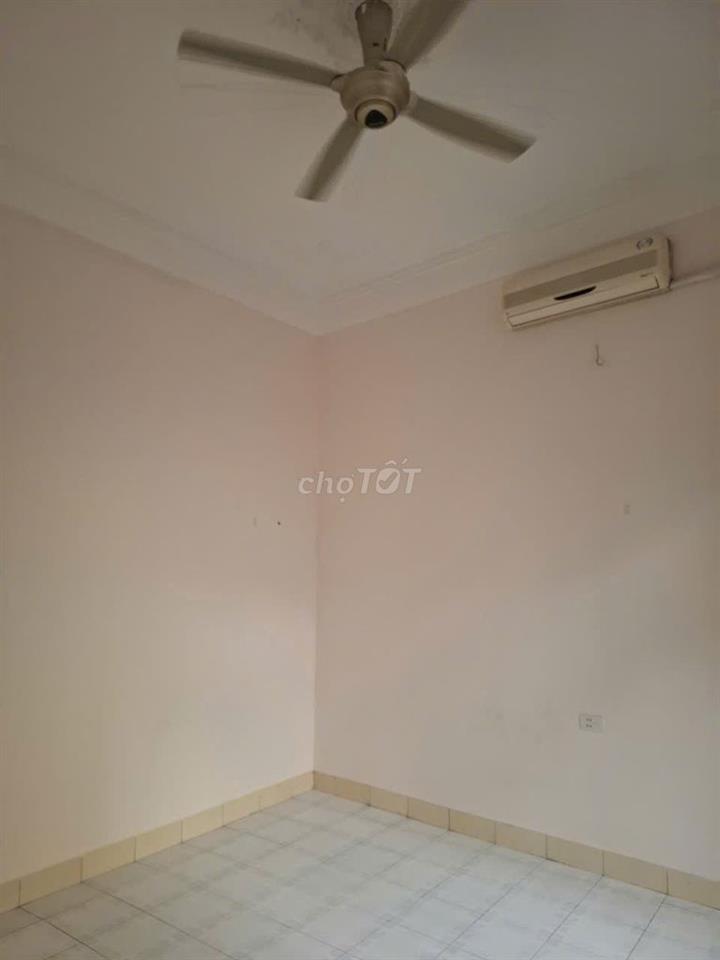 Cho thuê nhà 60 m2 x 3 tầng phố Đội Cấn, ô tô đỗ cửa, 10 tr/ tháng