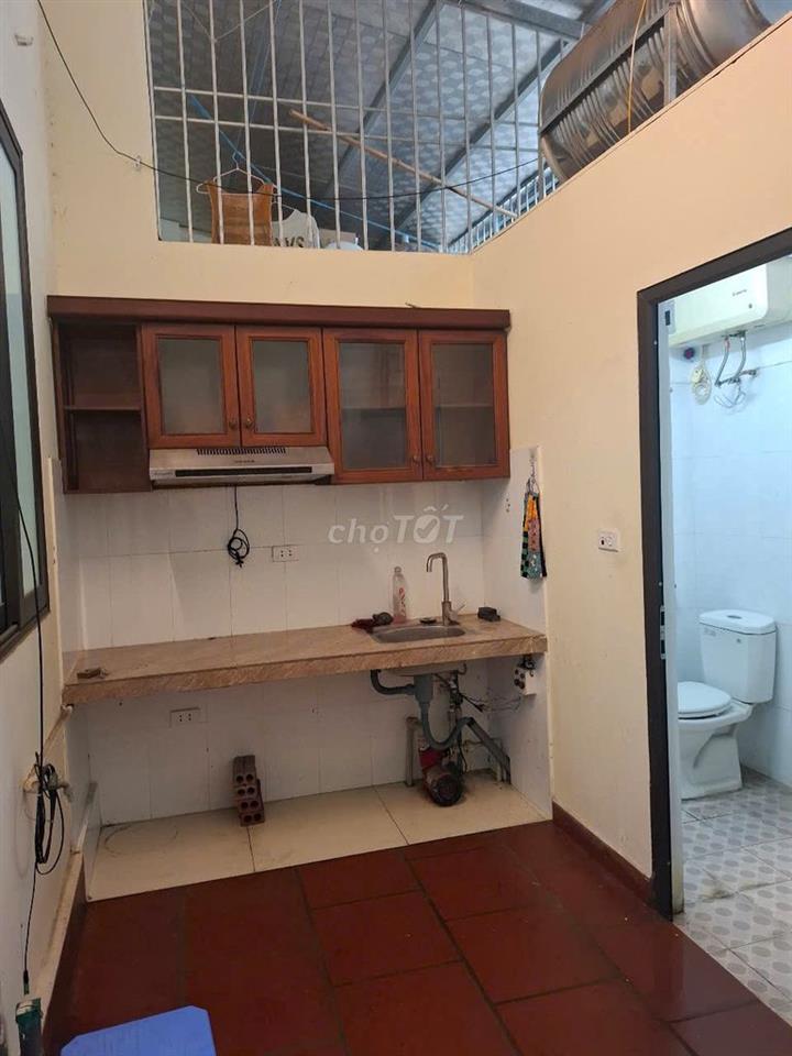 Cho thuê nhà tại ngõ 68 Đội Cấn, 40 m2, SẠCH - ĐẸP, đủ đồ, 5 tr/ tháng