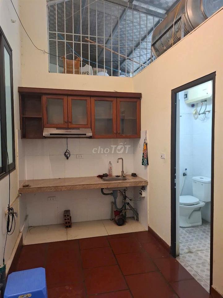 Cho thuê nhà tại ngõ 68 Đội Cấn, 40 m2, SẠCH - ĐẸP, đủ đồ, 5 tr/ tháng