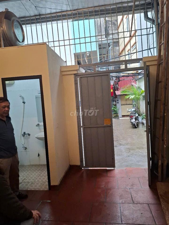 Cho thuê nhà tại ngõ 68 Đội Cấn, 40 m2, SẠCH - ĐẸP, đủ đồ, 5 tr/ tháng