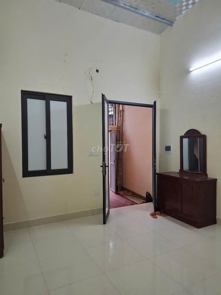 Cho thuê nhà tại ngõ 68 Đội Cấn, 40 m2, SẠCH - ĐẸP, đủ đồ, 5 tr/ tháng