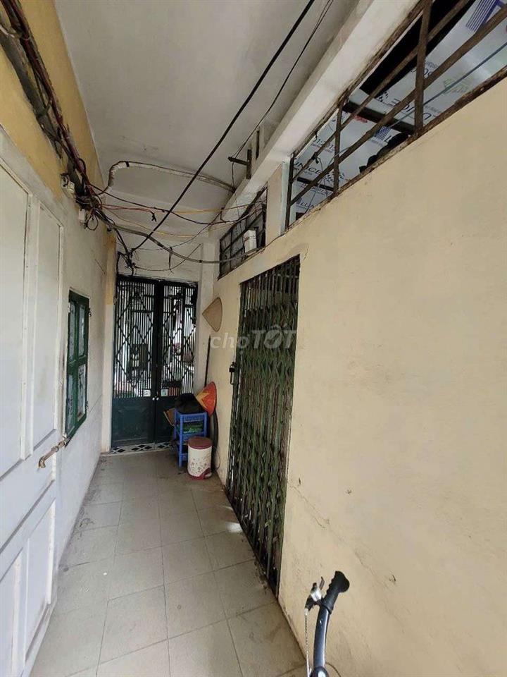 Căn hộ tập thể nhỏ 198 Xã đàn. Giá 2.5 triệu
