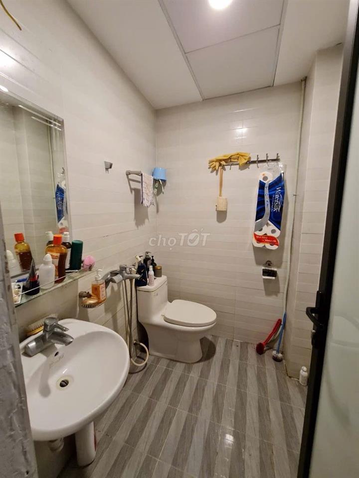 Cho thuê  ccmn căn góc thoáng đẹp 2 phòng ngủ tầng 5