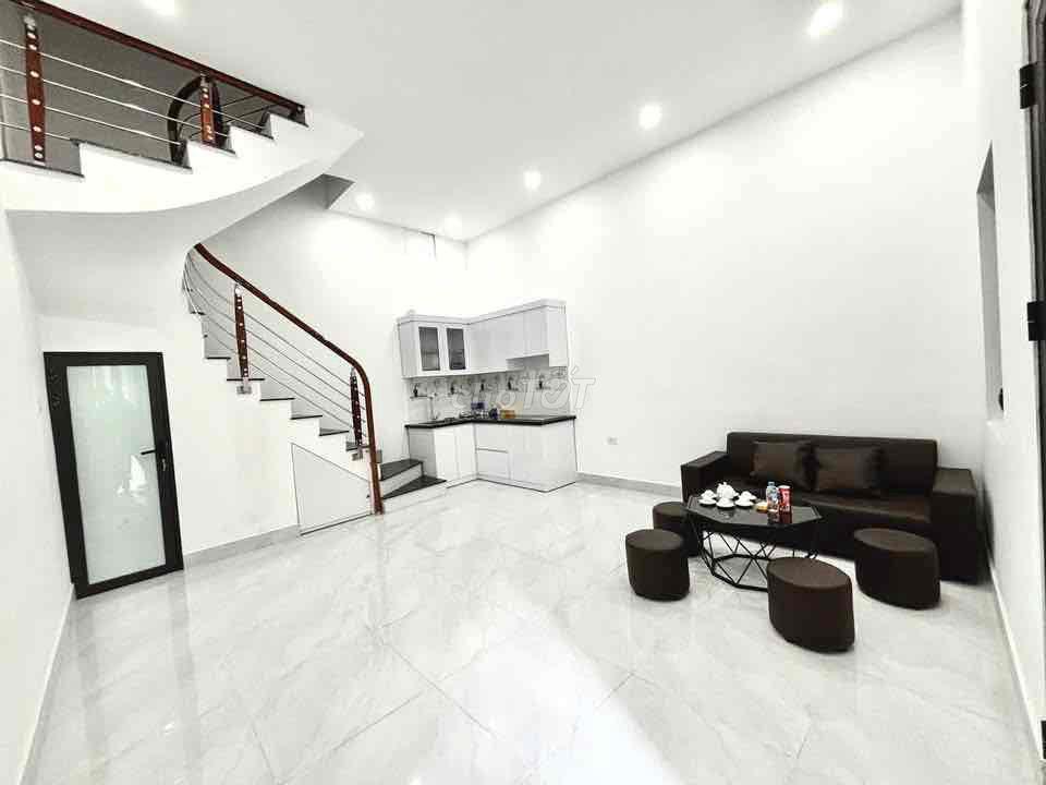 Hiếm- Nhà Văn Chương Đống Đa Hà Nội- gần mặt phố - sát ô tô không QH