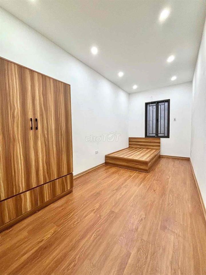 Hiếm- Nhà Văn Chương Đống Đa Hà Nội- gần mặt phố - sát ô tô không QH