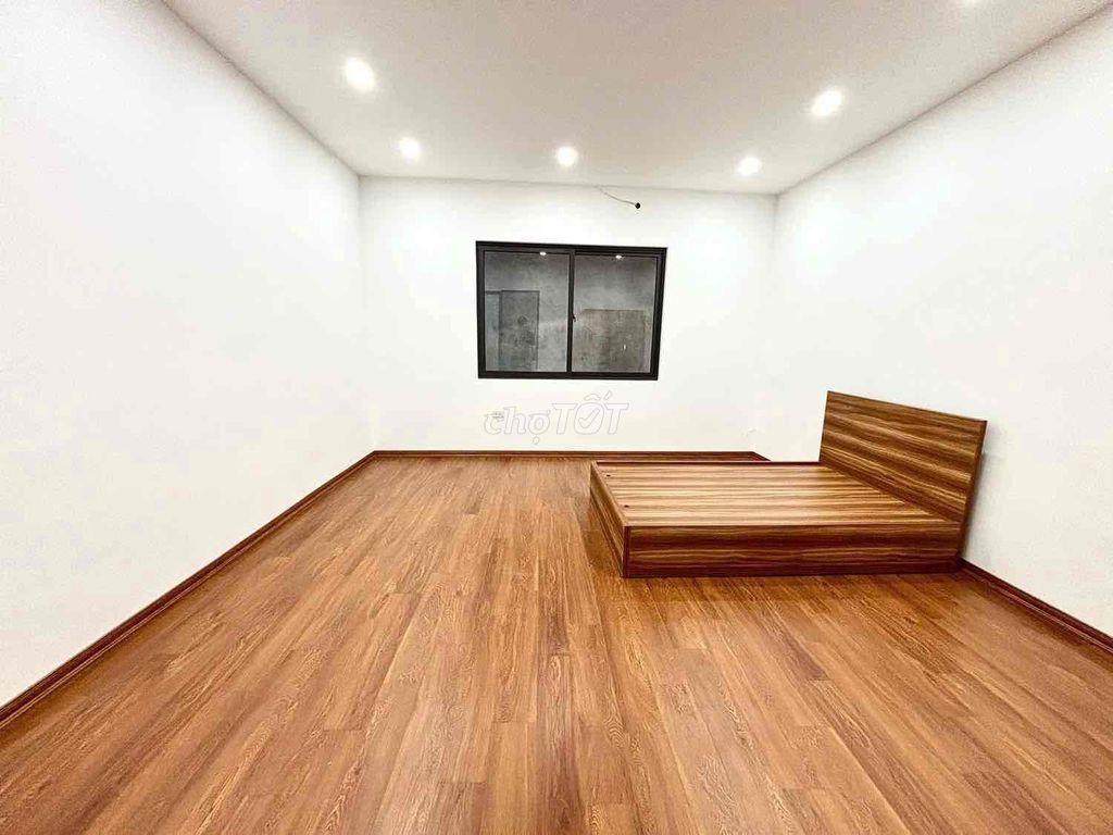 Hiếm- Nhà Văn Chương Đống Đa Hà Nội- gần mặt phố - sát ô tô không QH