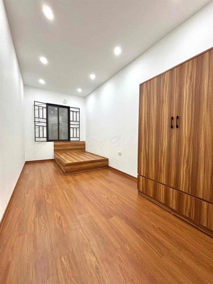 Hiếm- Nhà Văn Chương Đống Đa Hà Nội- gần mặt phố - sát ô tô không QH